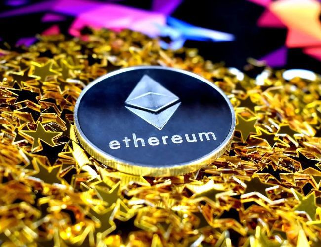 إيثريوم مقابل بيتكوين: لماذا قد تشهد ETH تقلبات أكبر قريبًا؟ QCP تكشف التفاصيل