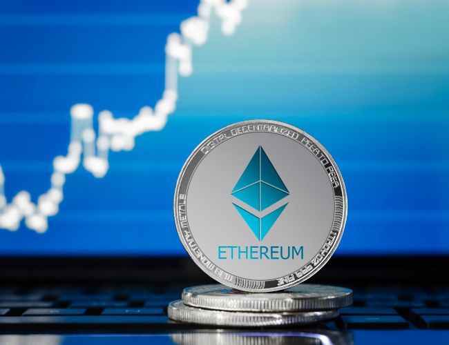 سعر الإيثريوم يتحدى مستوى 3,550 دولار: هل الثيران مستعدون لمحاولة أخرى؟