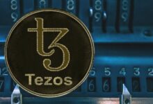 لماذا انخفضت قيمة Tezos (XTZ) بنسبة 51% من أعلى مستوياتها السنوية رغم الشراكات المهمة؟ اكتشف الآن!