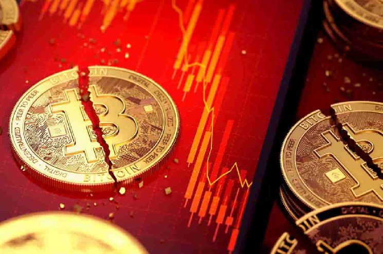 هل قد ينهار سعر بيتكوين إلى 52,000 دولار؟ اكتشف السبب!