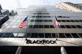 تدفقات صافية بقيمة 318 مليون دولار لصندوق BlackRock Bitcoin ETF رغم انخفاض سعر البيتكوين - اكتشف المزيد!