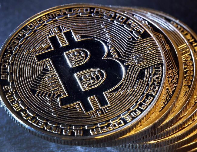 محلل يضع سقف سعر البيتكوين عند 137,000 دولار، لكن هل هذا هو الحد الأقصى للـ BTC؟ اكتشف الآن!