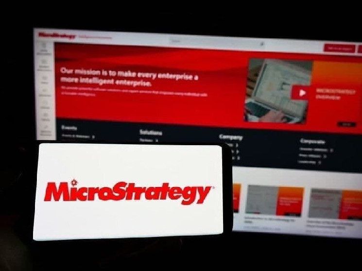 لماذا قد تنهار MicroStrategy دون 100 دولار في عام 2025؟ اكتشف الأسباب الآن!