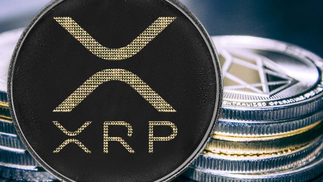 سعر XRP يستعد لقمم قياسية جديدة مع إشارة بولنجر باندز لارتفاع بنسبة 490% - اكتشف التفاصيل الآن!