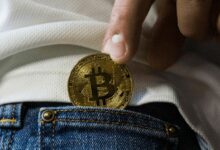 ساعة العد التنازلي: إمدادات البيتكوين المؤسسية تتراجع مع تشديد القبضة من قبل المستثمرين