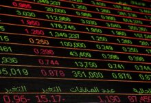 البيتكوين في ورطة، والذهب يستهدف الأسبوع السادس من المكاسب مع اقتراب بيانات الوظائف - اكتشف المزيد!
