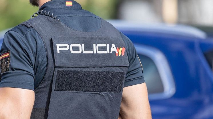 متداول عملات مشفرة بريطاني يُحتجز رهينة في إسبانيا ويفلت قبل مداهمة الشرطة - اكتشف القصة المثيرة!