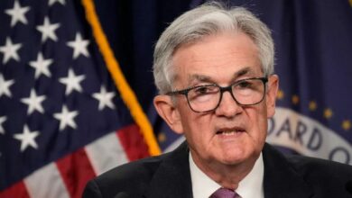 ماذا تعني كلمة جيروم باول رئيس الاحتياطي الفيدرالي؟ هل ستبقى أسعار الفائدة مرتفعة؟ اكتشف الآن!