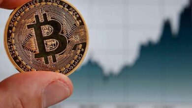 "بيتكوين عند مفترق طرق حاسم: سيناريوهان لسعر العملة الرقمية – تعرف عليهما الآن!"