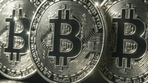 من 13,332 إلى 9,400 بيتكوين في 27 يومًا: مجموعة لازاروس تنقل 3,932 BTC – اكتشف التفاصيل الآن!